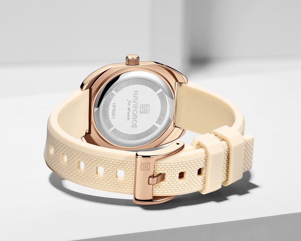NF5061-watch-model-Exhibition-7